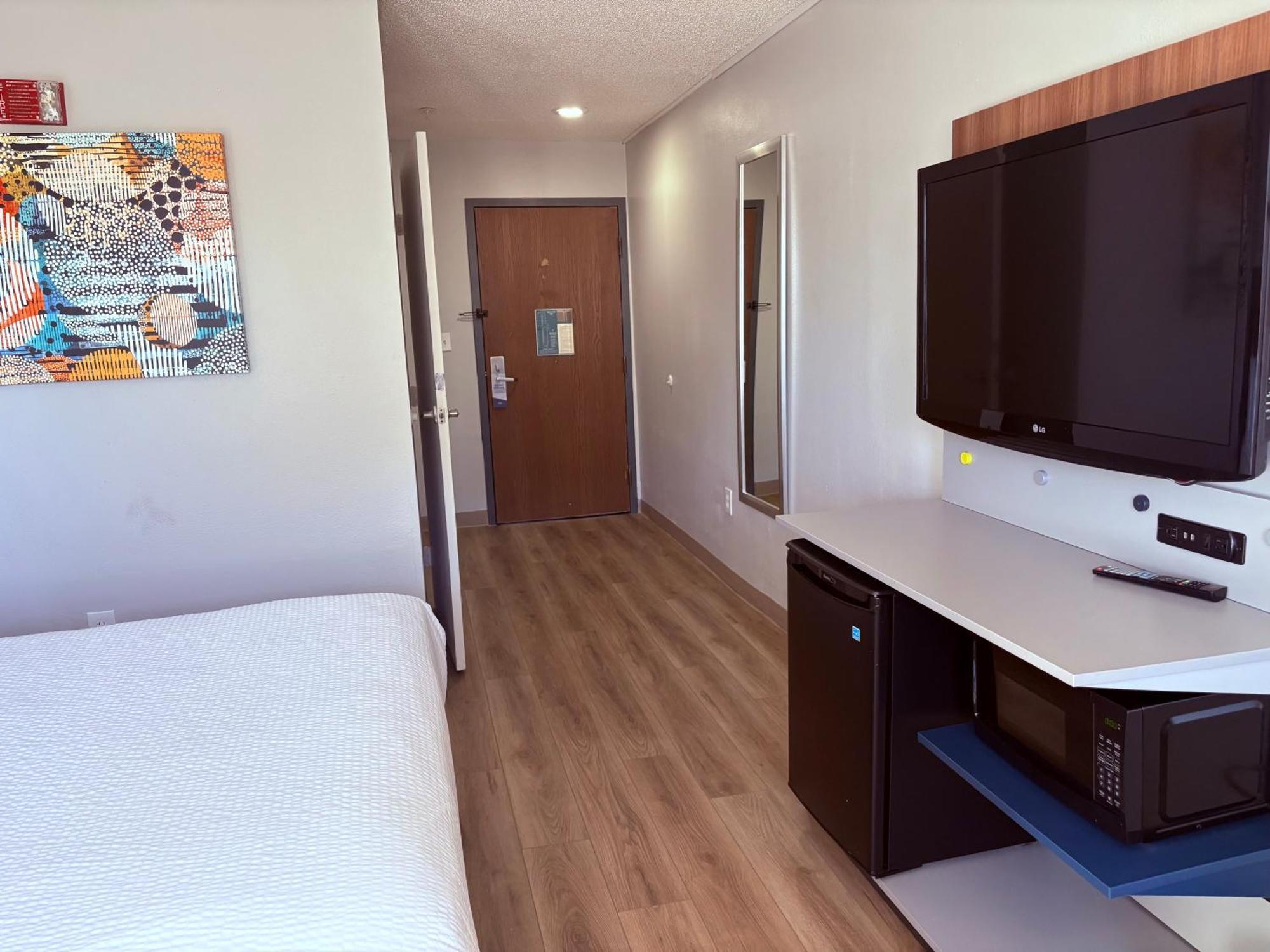 Microtel Inn&Suites DIA Denver Bagian luar foto