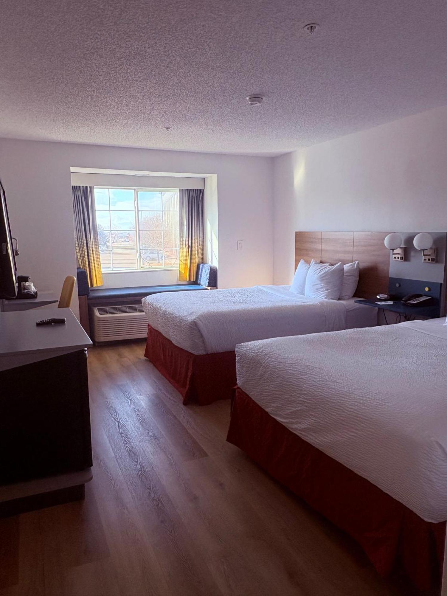 Microtel Inn&Suites DIA Denver Bagian luar foto
