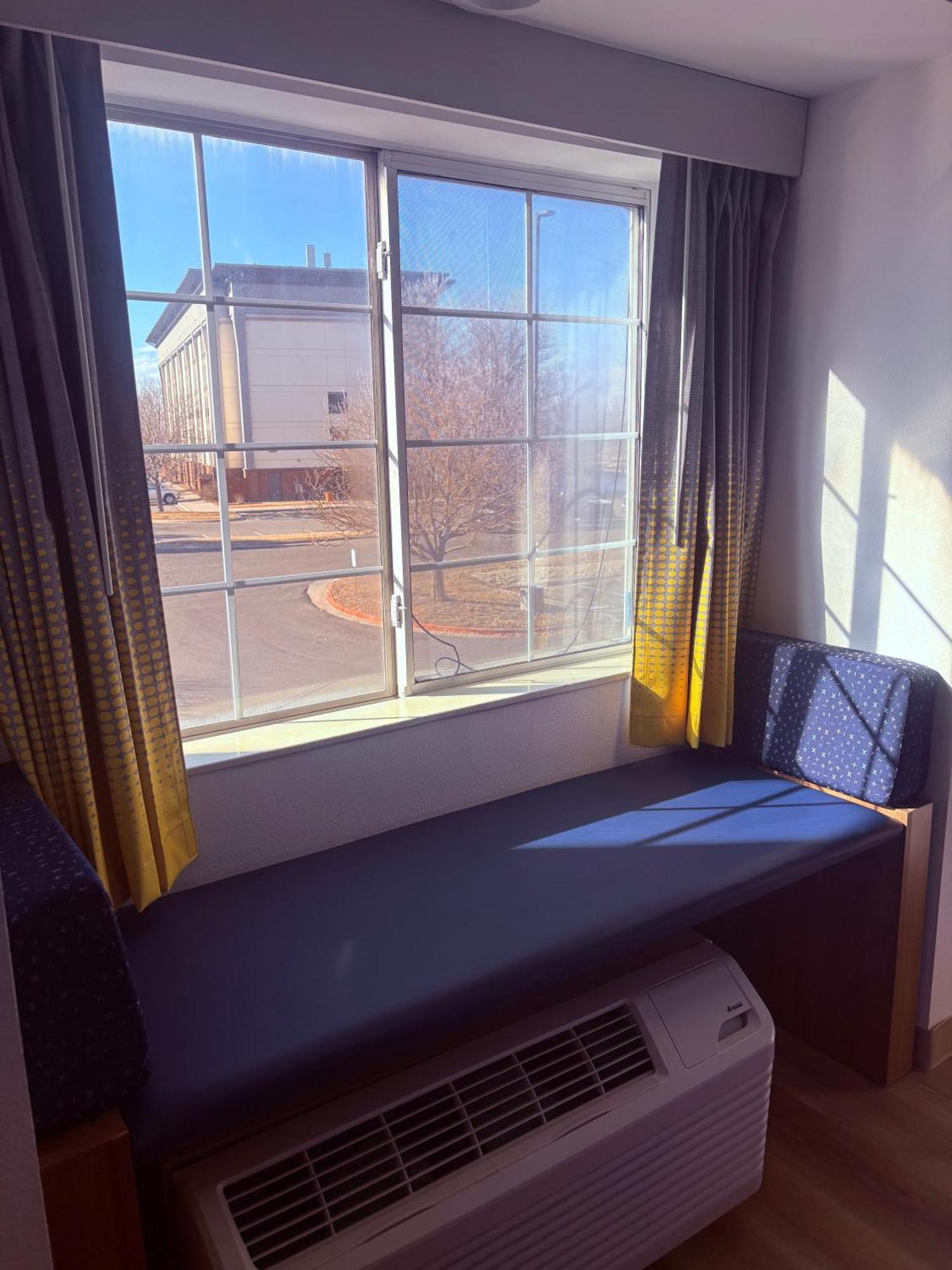 Microtel Inn&Suites DIA Denver Bagian luar foto