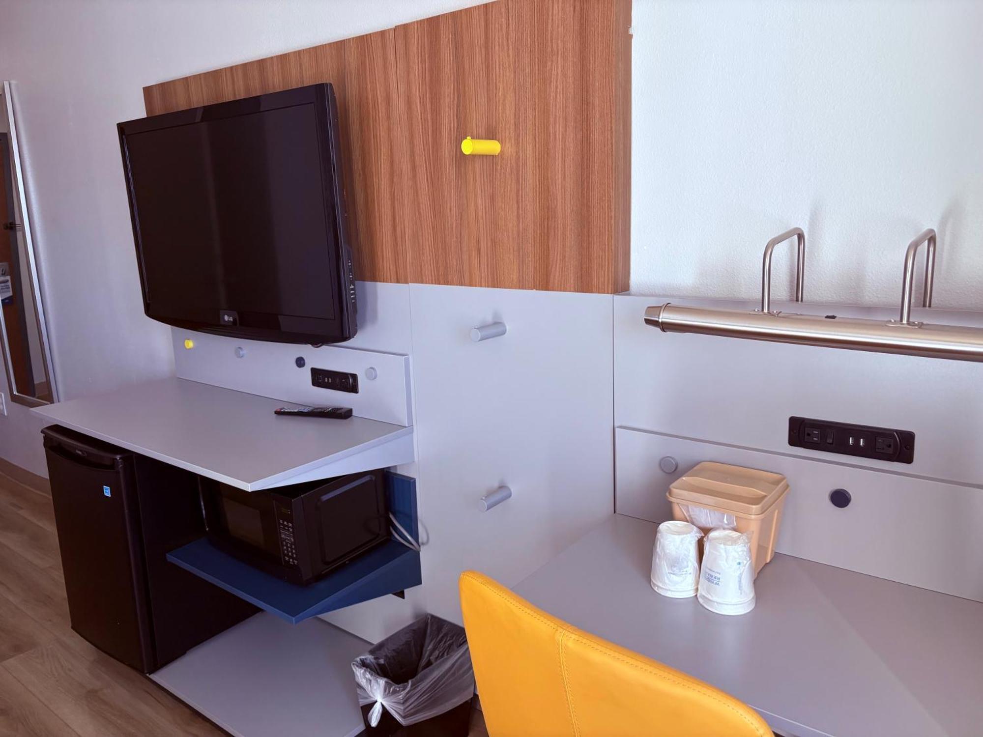 Microtel Inn&Suites DIA Denver Bagian luar foto