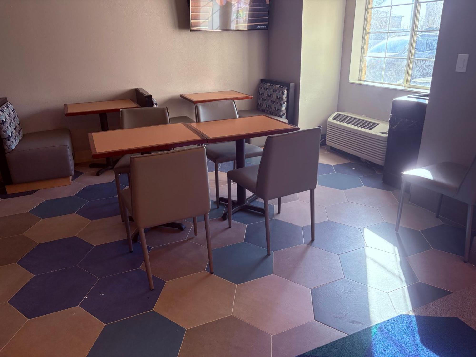 Microtel Inn&Suites DIA Denver Bagian luar foto