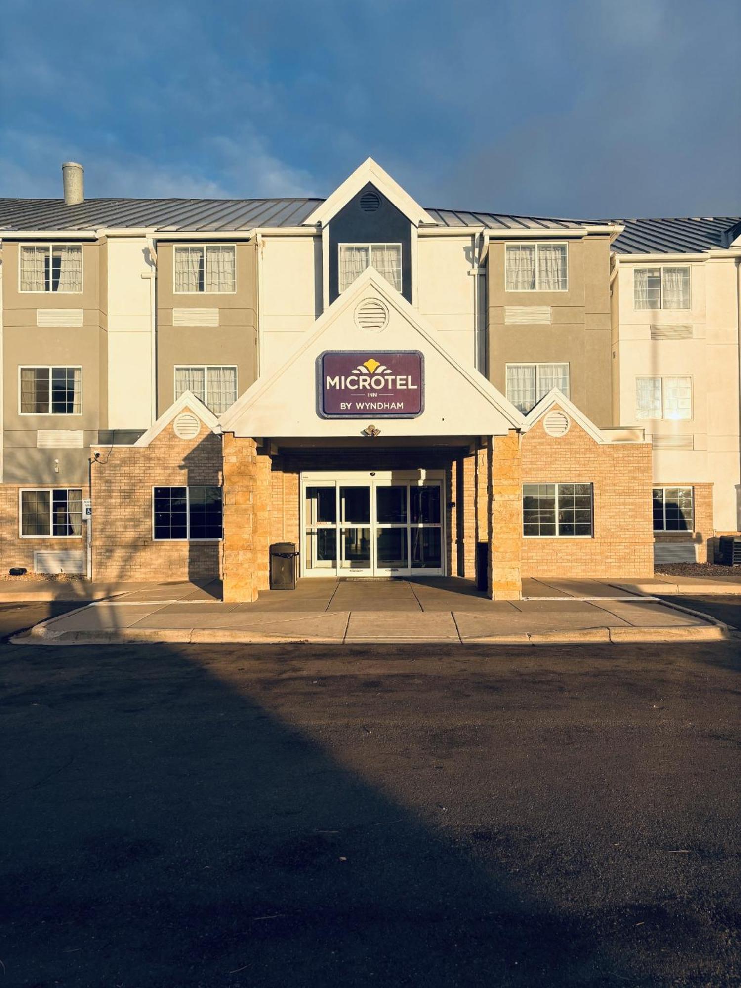 Microtel Inn&Suites DIA Denver Bagian luar foto