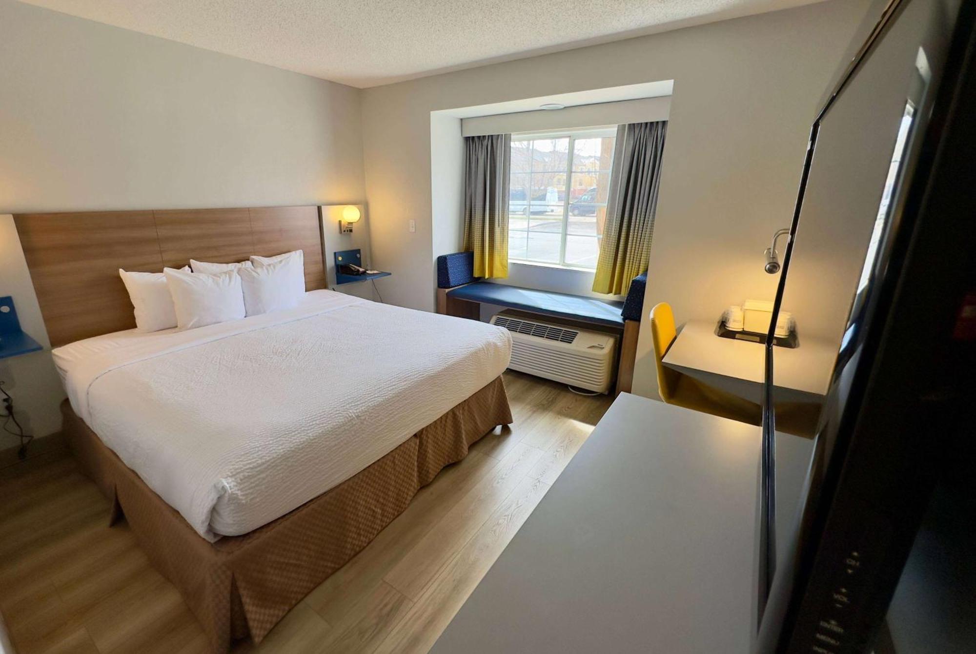 Microtel Inn&Suites DIA Denver Bagian luar foto