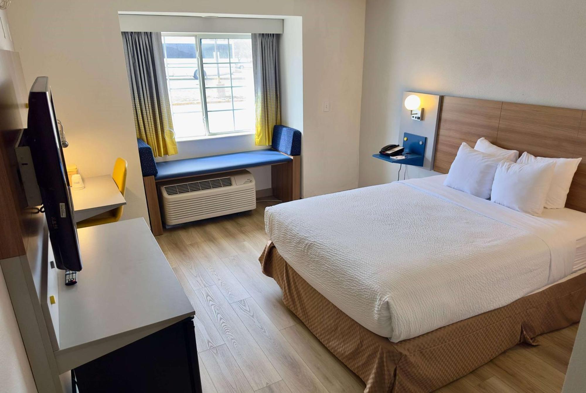 Microtel Inn&Suites DIA Denver Bagian luar foto