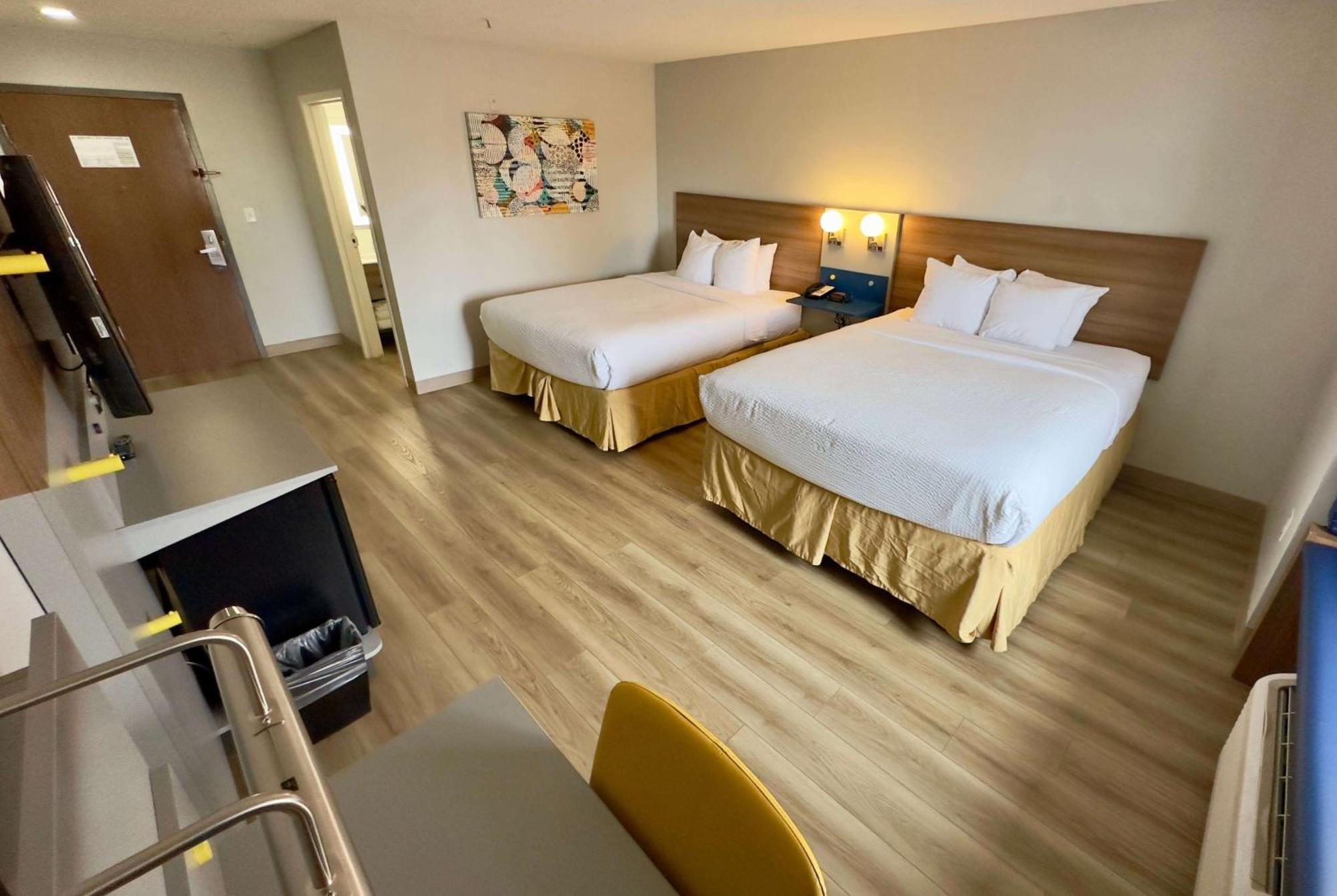 Microtel Inn&Suites DIA Denver Bagian luar foto